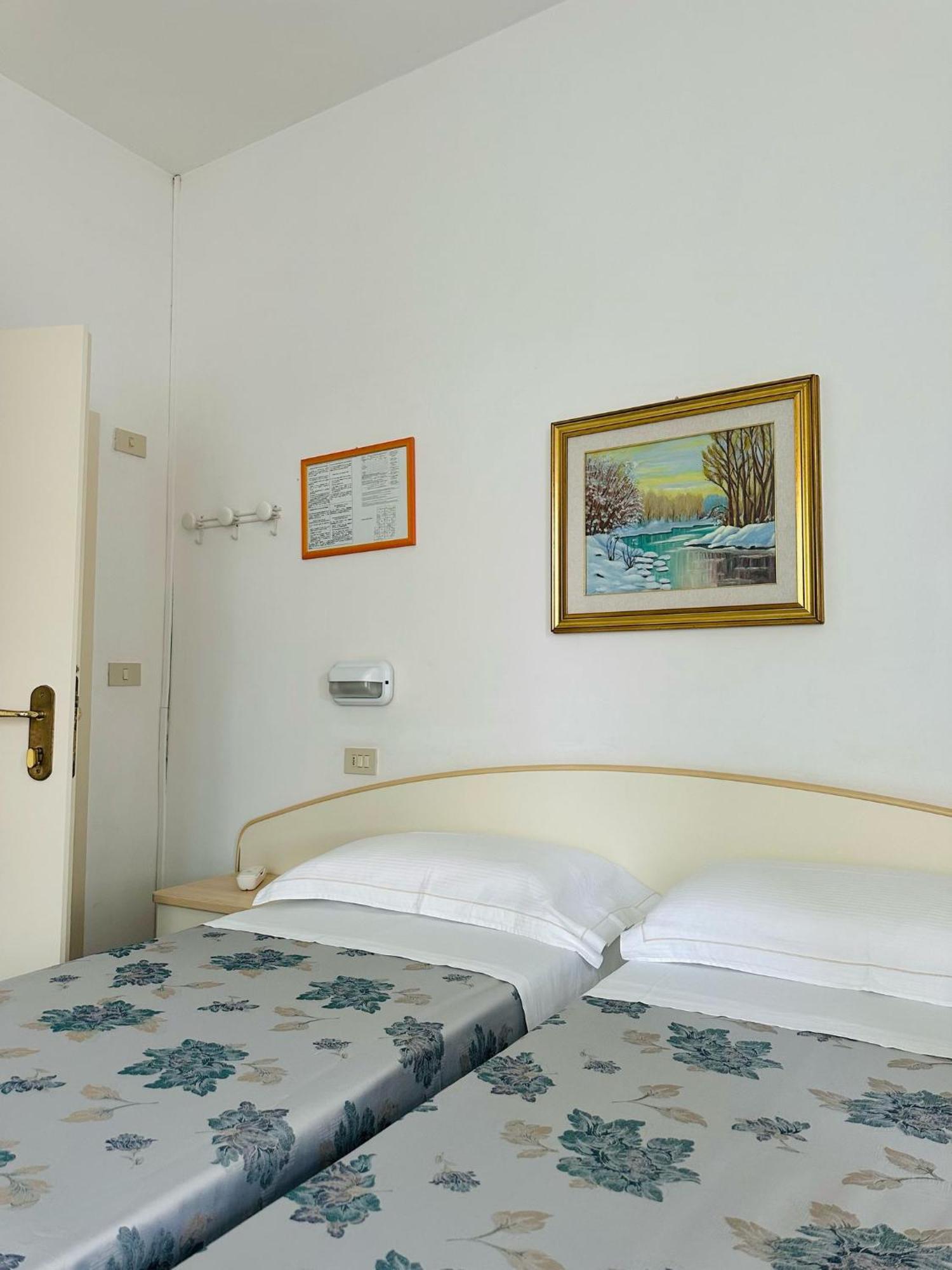 Hotel Erika Rimini Exterior foto