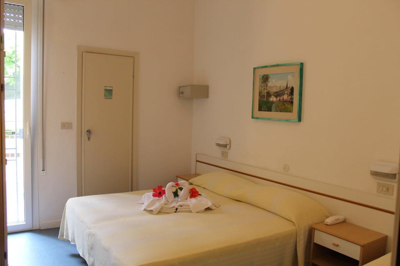 Hotel Erika Rimini Exterior foto