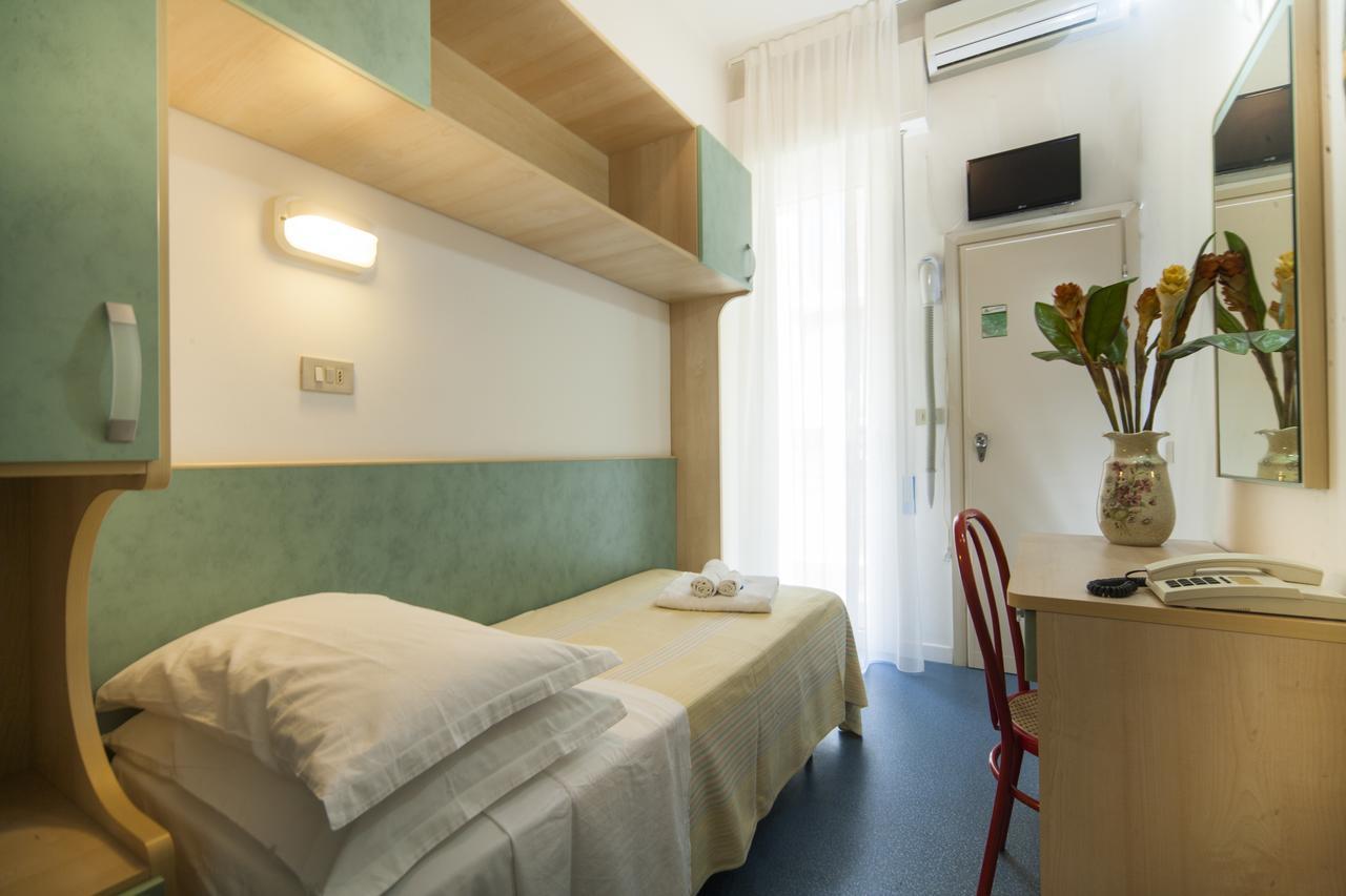 Hotel Erika Rimini Exterior foto